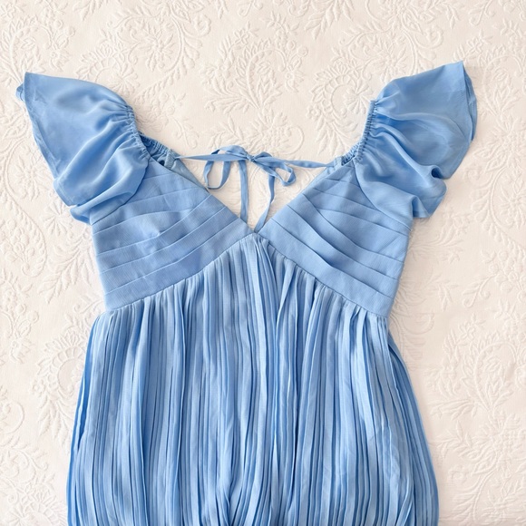 NWOT Lulus Amalfi Coast Light Blue Pleated Flutter Sleeve Mini Dress Small - Picture 3 of 8